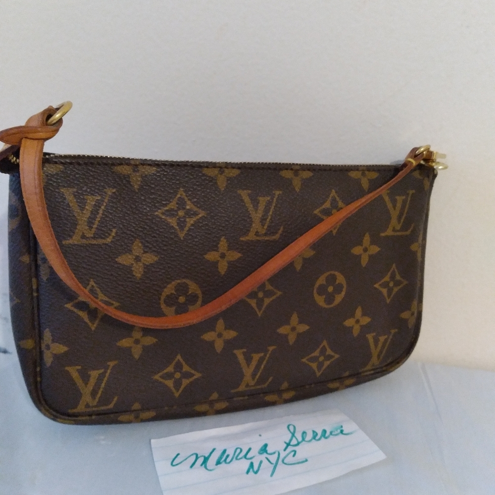 🍁 Louis Vuitton monogram Pouchette